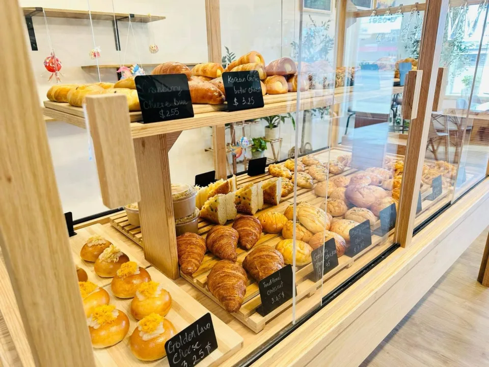 Tủ trưng bày bánh ngọt
